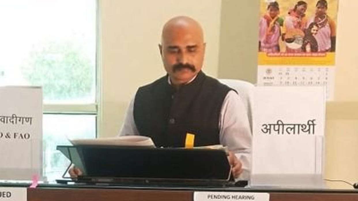 Madhya Pradesh: State Information Commissioner fines Tikamgarh Additional Collector for hiding information about Arms scam