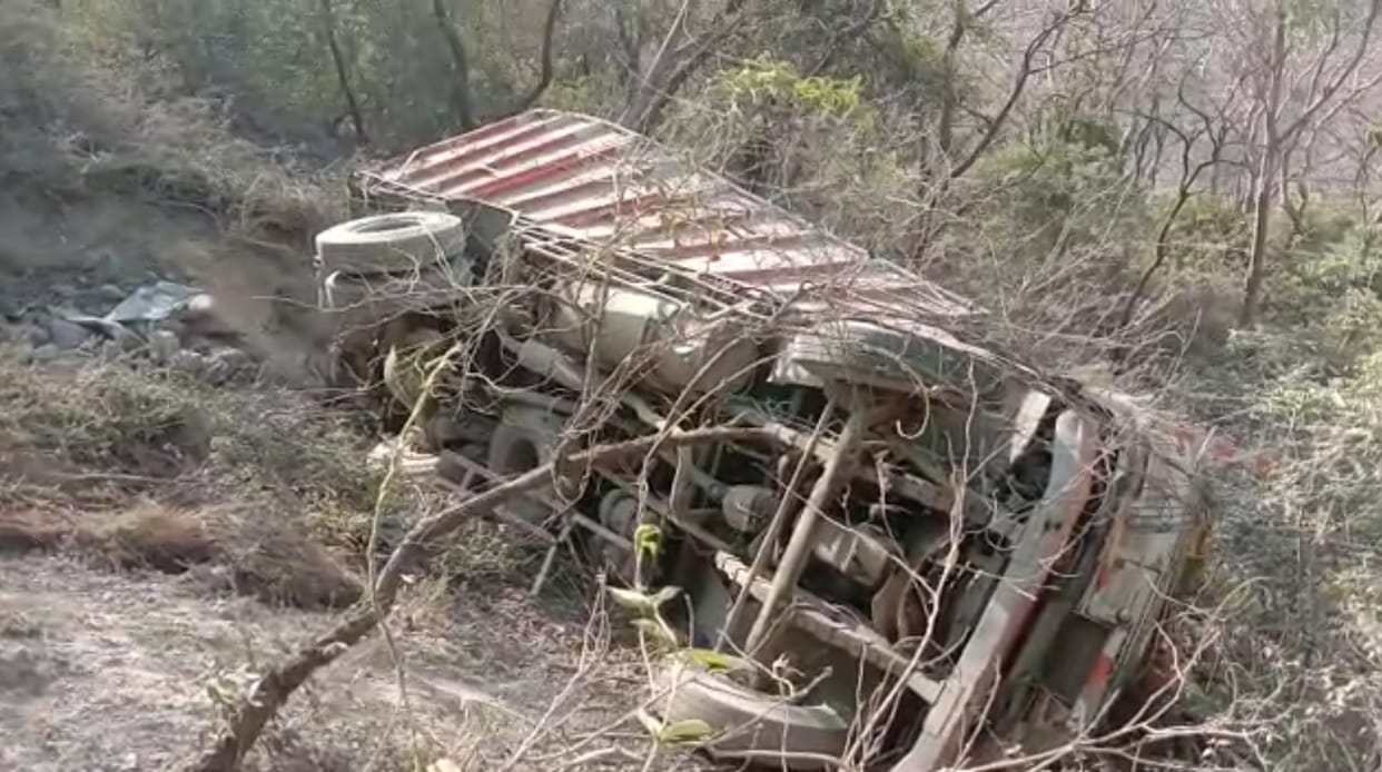 Truck loaded with cement fell into a ditch, driver-operator injured