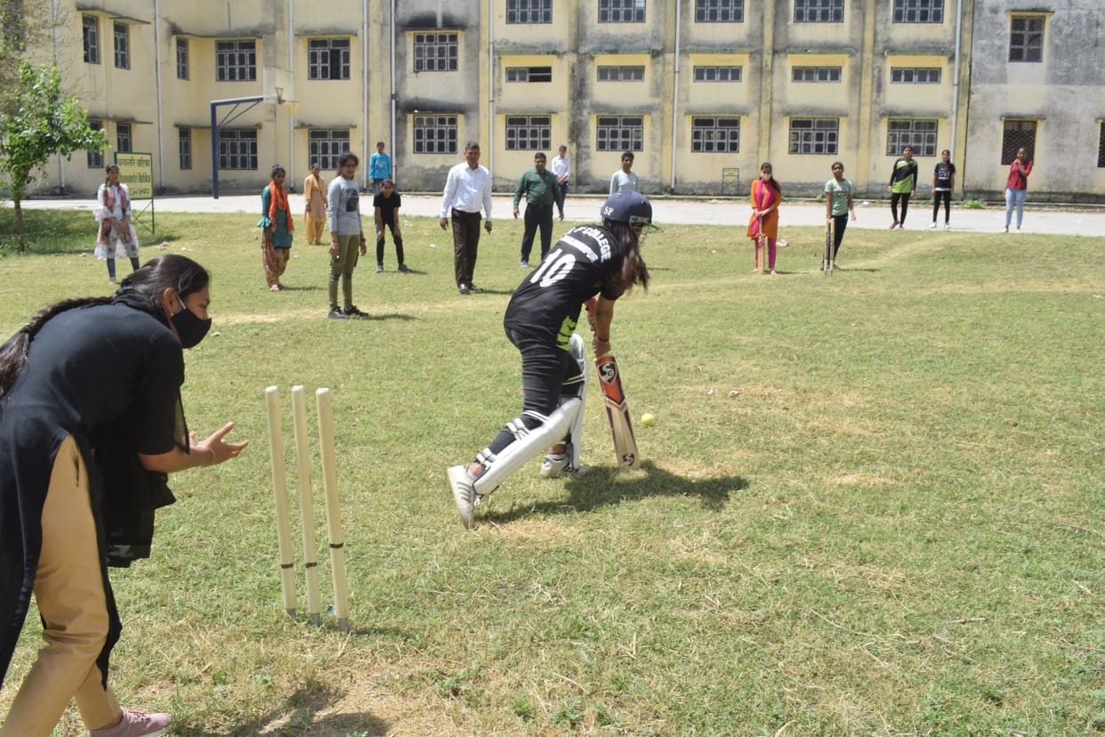 Seeing the passion of the girl students, two teams were formed in GF College