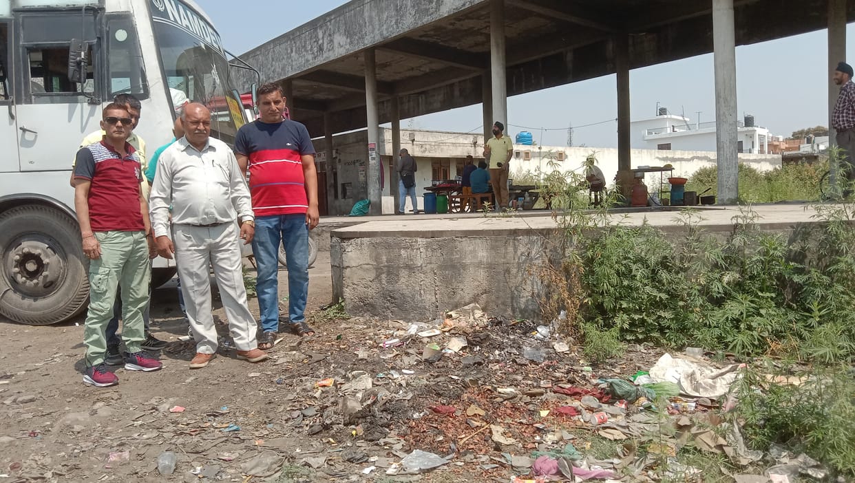Expressed anger over not solving the problem of bus stand
