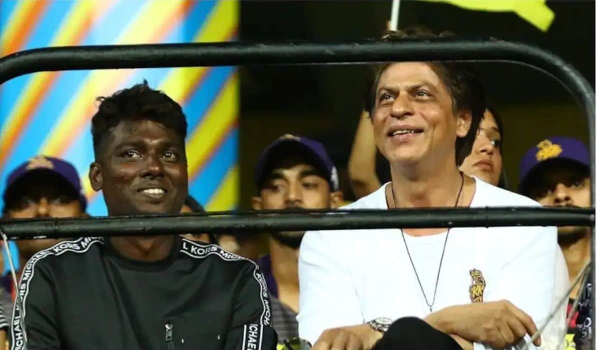 film actor shahrukh khan spotted shooting for his next project fans think its atlee's film lion