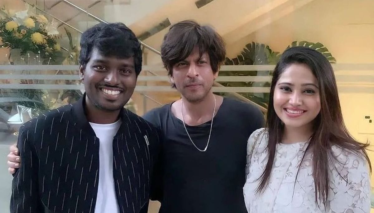 film actor shahrukh khan spotted shooting for his next project fans think its atlee's film lion