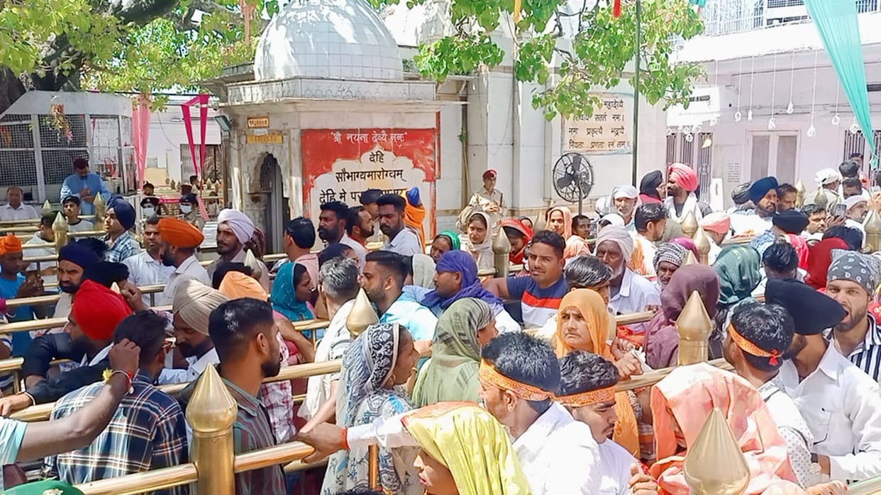 9 thousand devotees got new head in Nayanadevi