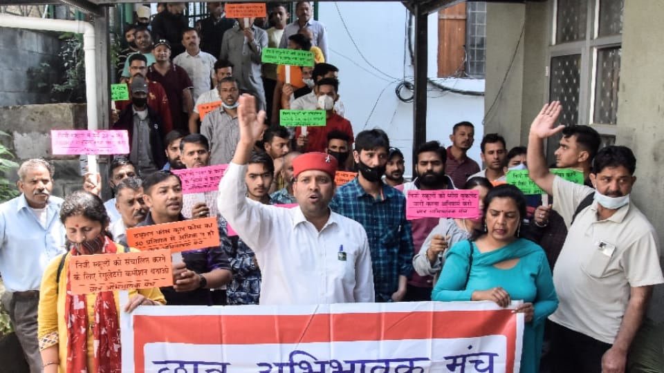 Student Parent Forum: Demonstration outside Himachal Directorate of Education in protest against the hike in school fees