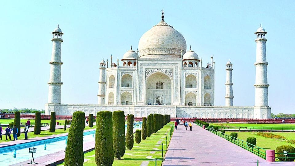 Agra maximum temperature rosses 42 degree celsius on Thursday