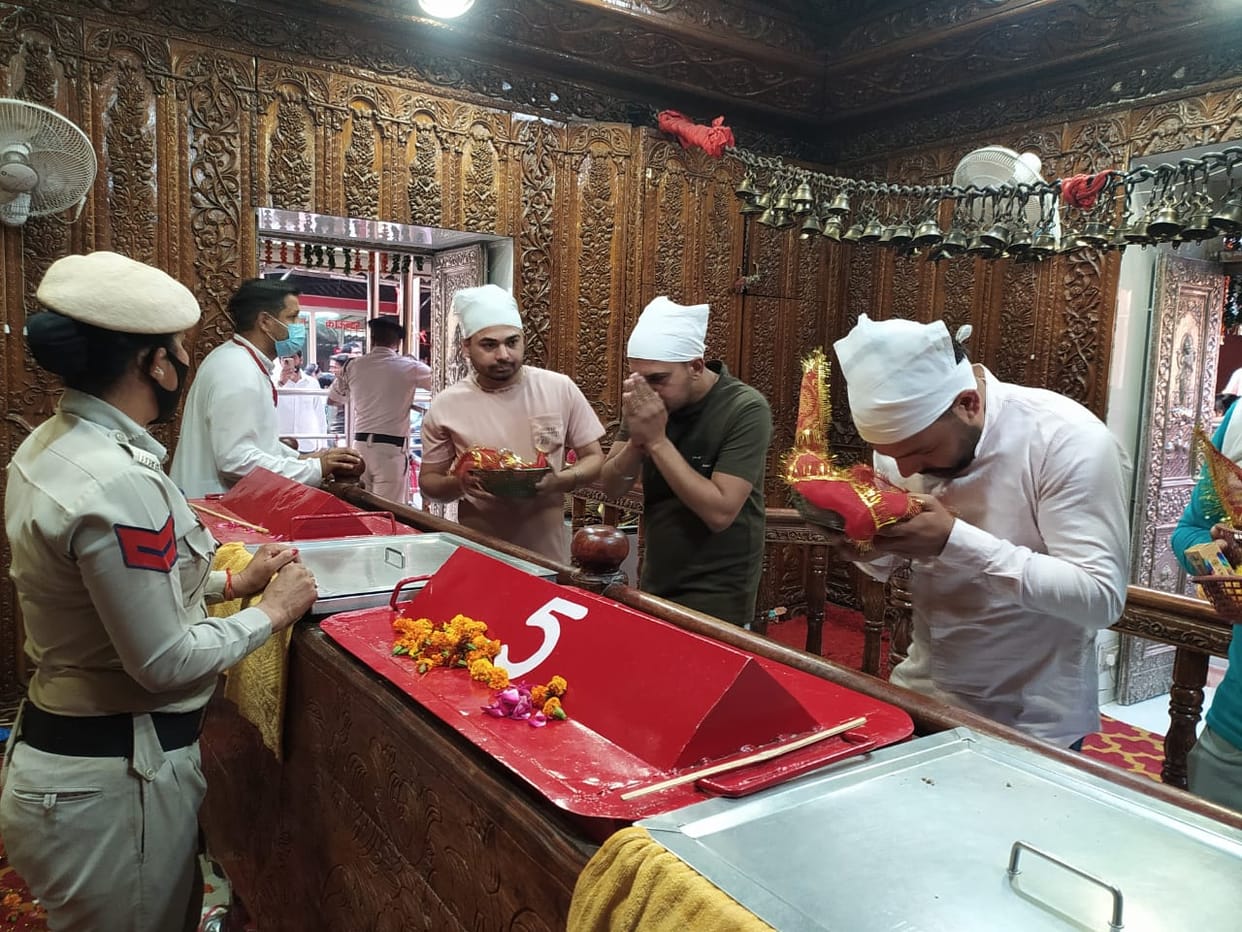 18 thousand people came to trilokpur kalaambh and worship mata balasundri