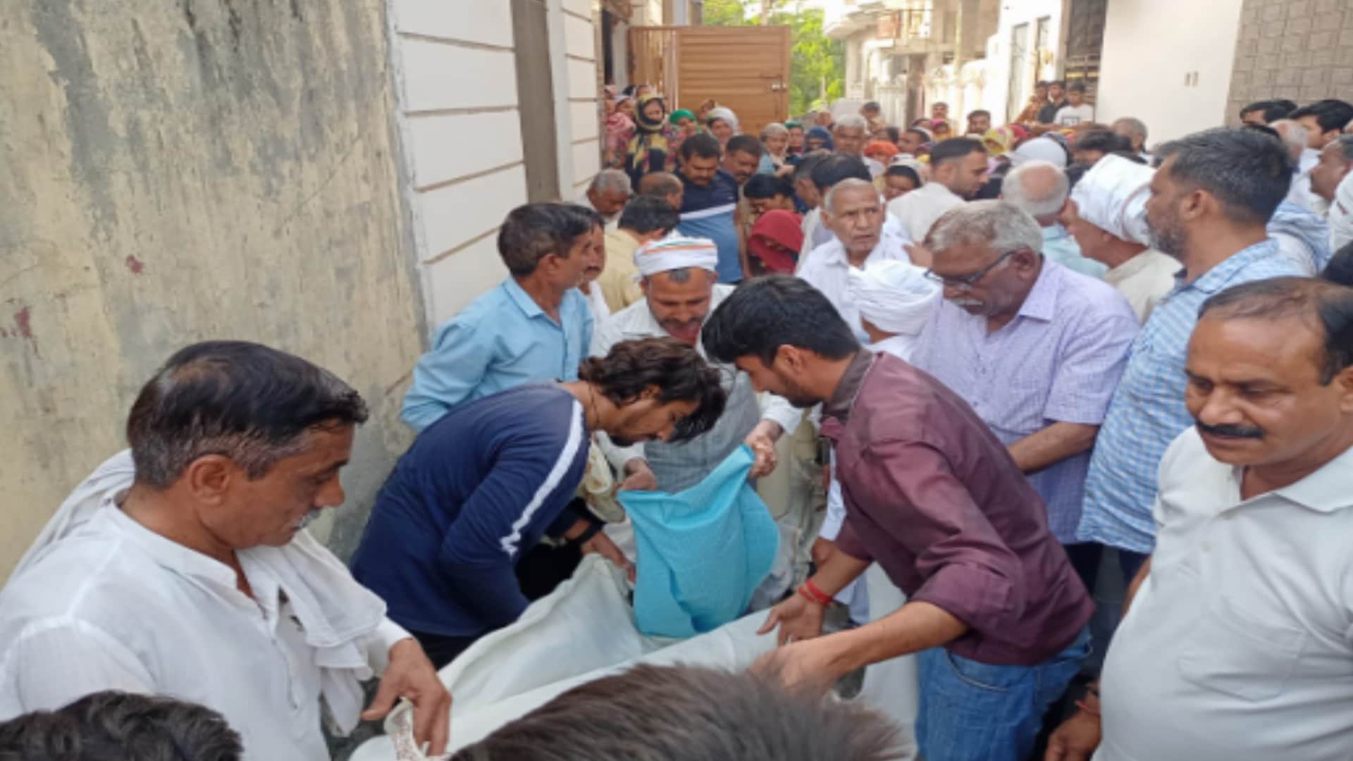 Shamli murder case: Father and son were cremated in a gloomy atmosphere in Meerut, see photos