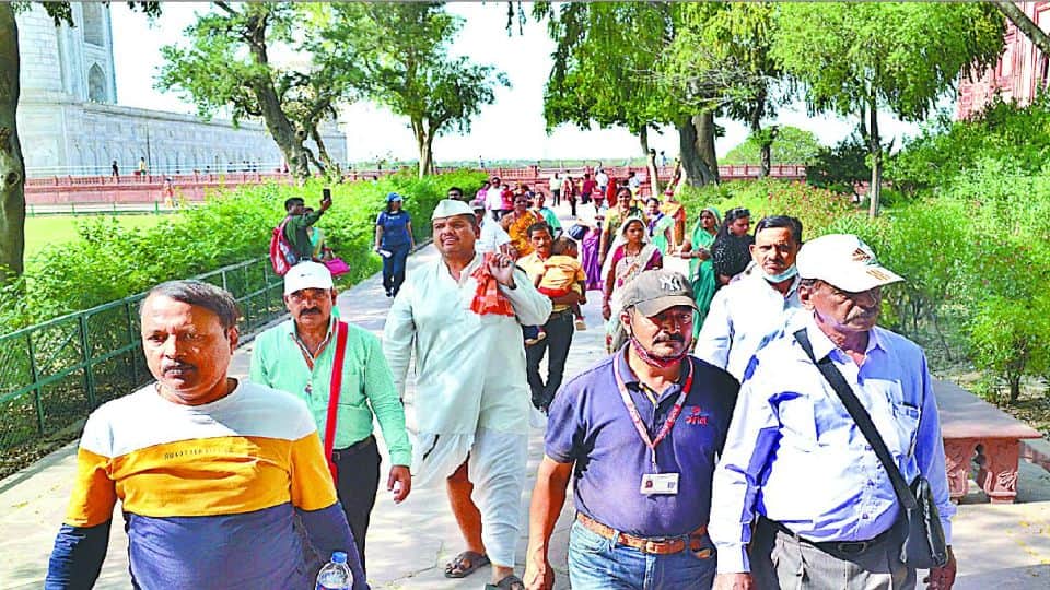 Taj Mahal free entry for foreign guests school children welcome on World Heritage Day 2022  