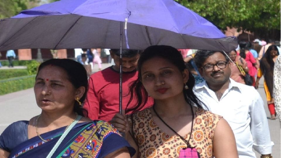 Agra maximum temperature rosses 42 degree celsius on Thursday