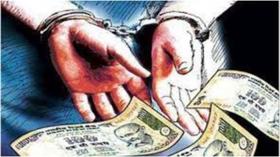पुलिस गिरफ्त में आरोपी।