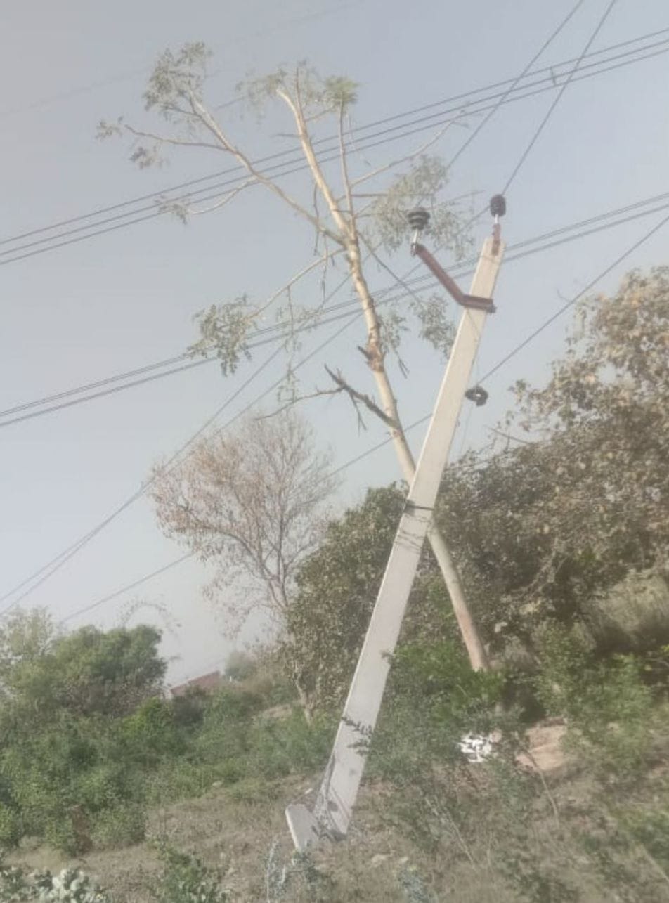 Kanpur dehat : Two mohallas and hundred villages did not get electricity for 13 hours, people were upset