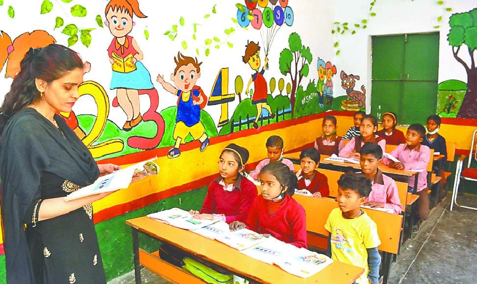 Amar Ujala abhiyan education health Derailed education system back is on track in varanasi
