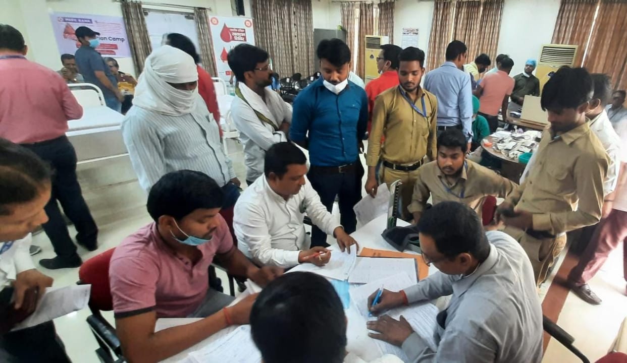 World Health Day amar ujala foundation blood donation camp in bareka campus Women and youth showed enthusiasm
