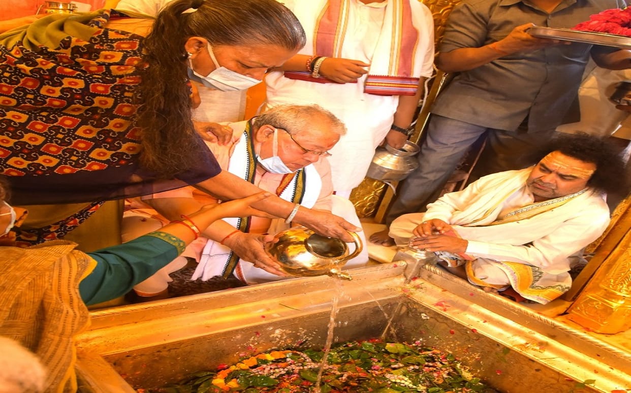 rajasthan governor kalraj mishra varanasi visit worship in kashi viswanath temple with family
