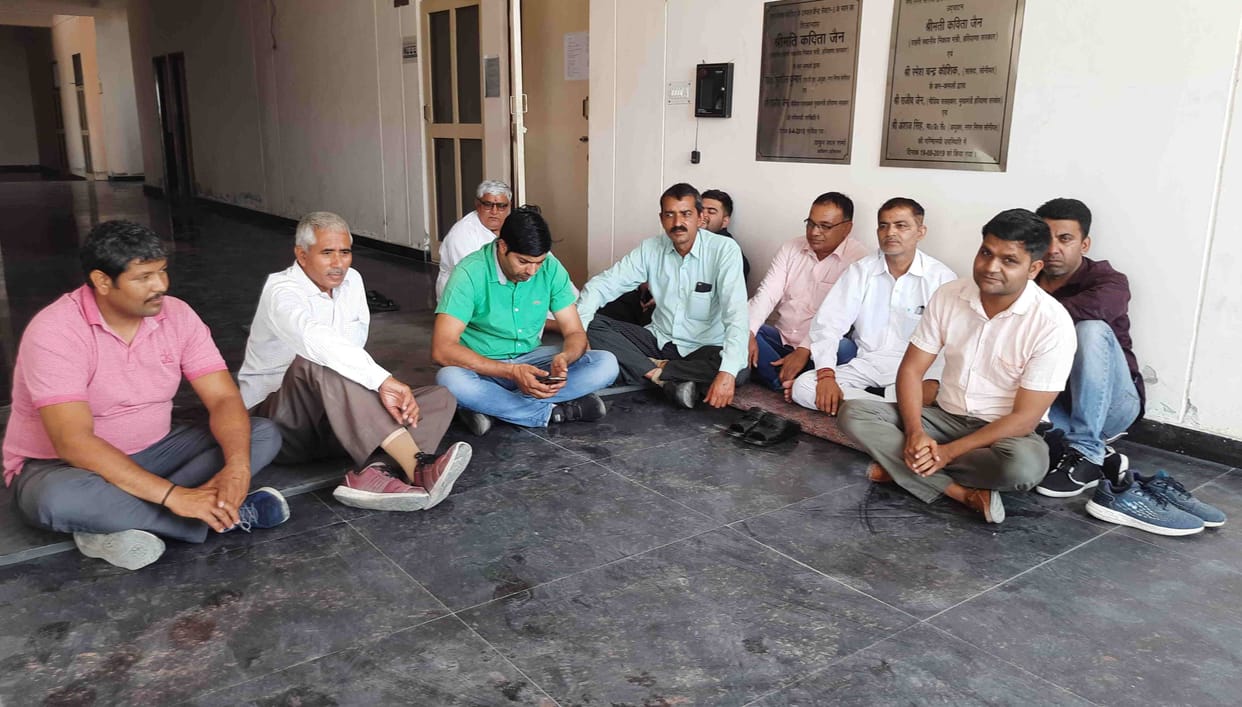 Fire officials and employees protested by suspending work for not getting salary