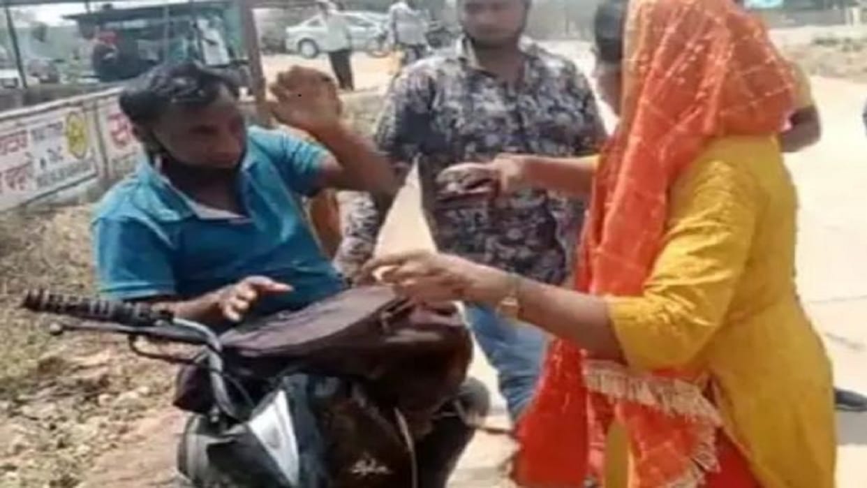 chhattisgarhi film actress beat up spot boy in bilaspur video goes viral