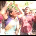 शरद पवार के घर के बाहर प्रदर्शन।
