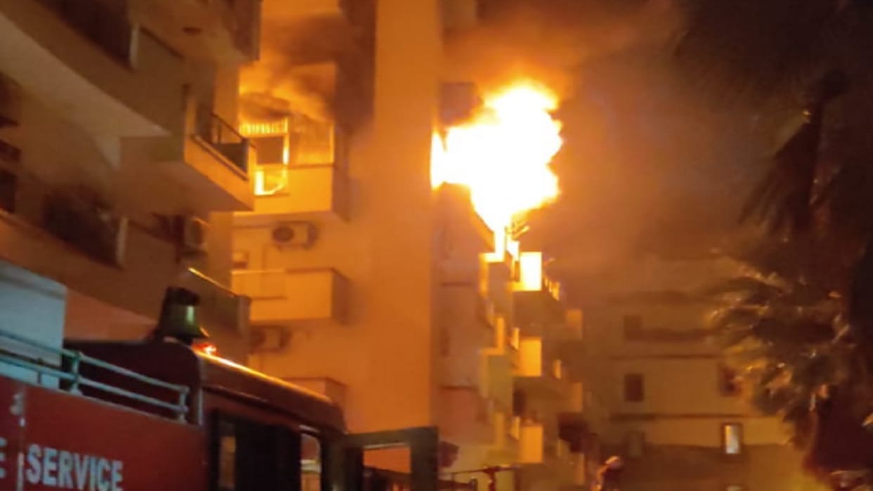 Massive fire broke out on the fourth floor of Annapurna Grandeur Building in varanasi