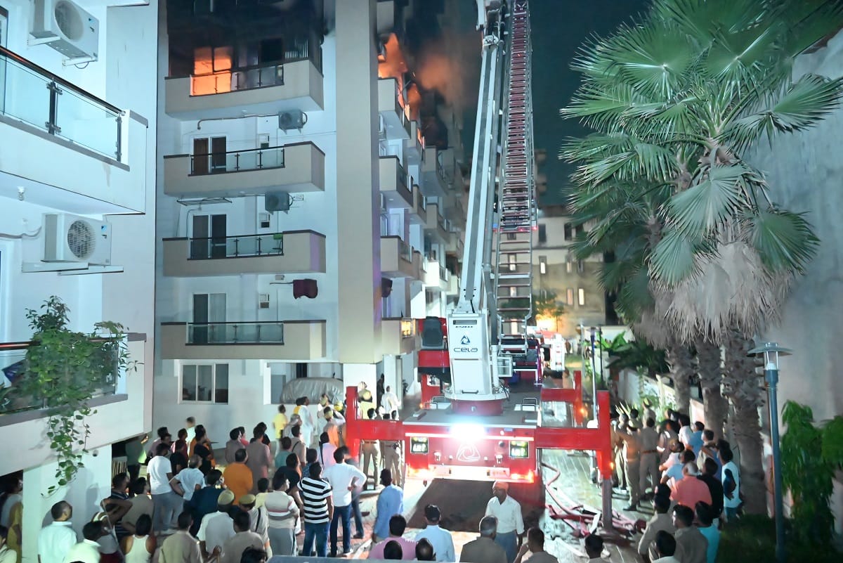 annapurna grandeur apartment  fire case  varanasi police will record statement of flat owners today