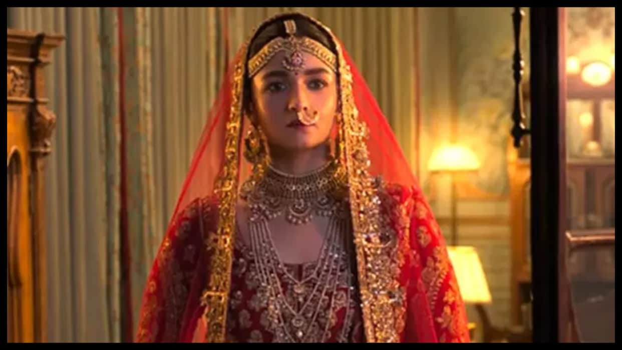 Ranbir Alia Wedding Photos These Actresses Wore Sabyasachi Mukherjee Lehenga Before Alia Bhatt marriage