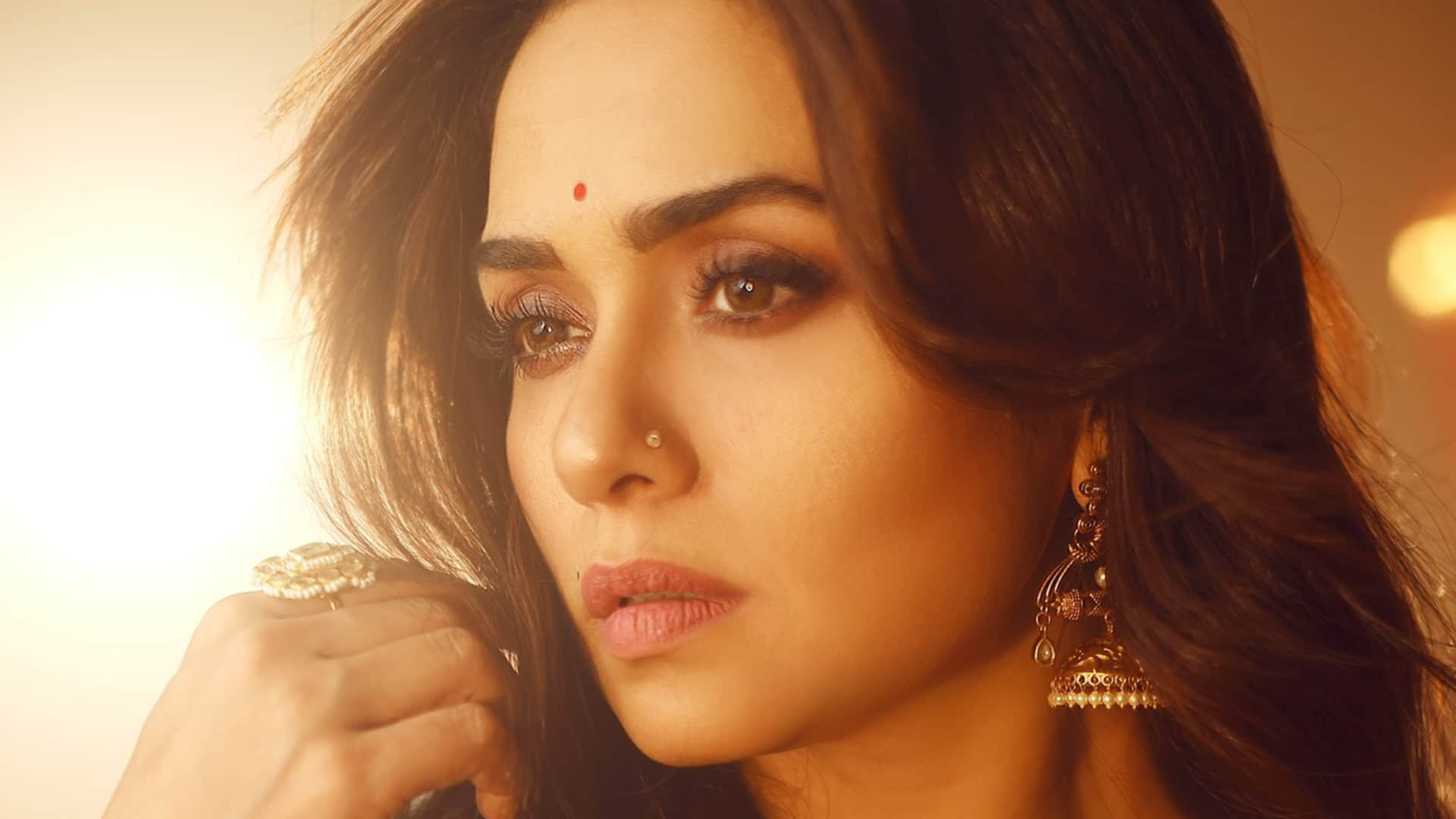 Marathi film chandramukhi is said to be based on the lives of gopinath munde and lavani dancer barkha