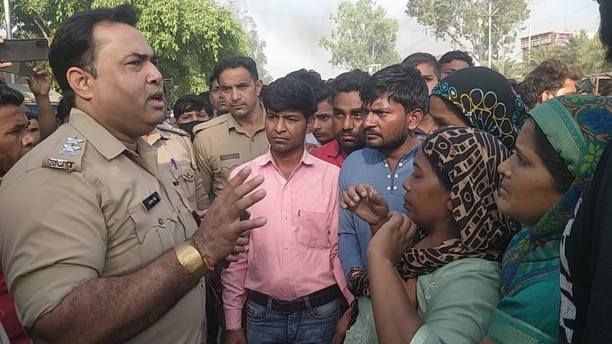 Amroha childless uncle killed nephew relatives protest with dead body at police station