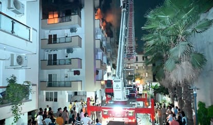 Fire broke out in apartment in varanasi Fury and fury among flat owners against builder demand for compensation