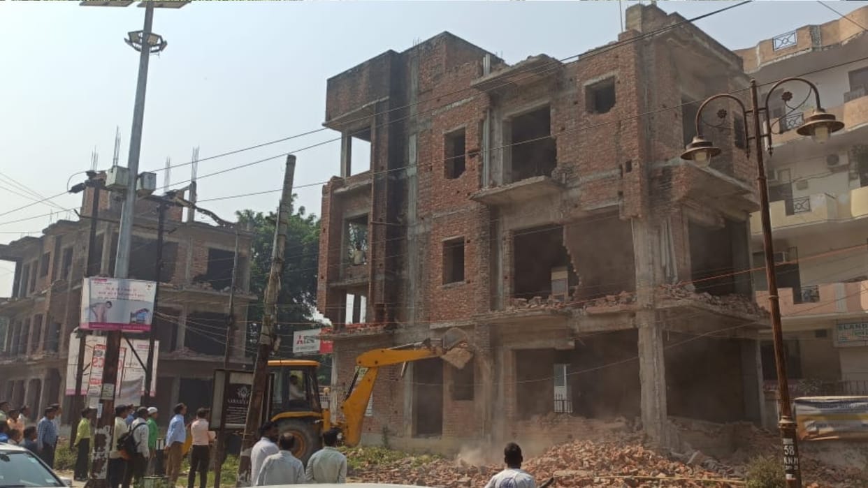 Moradabad bulldozer demolishes chadha group flats and shops built on road