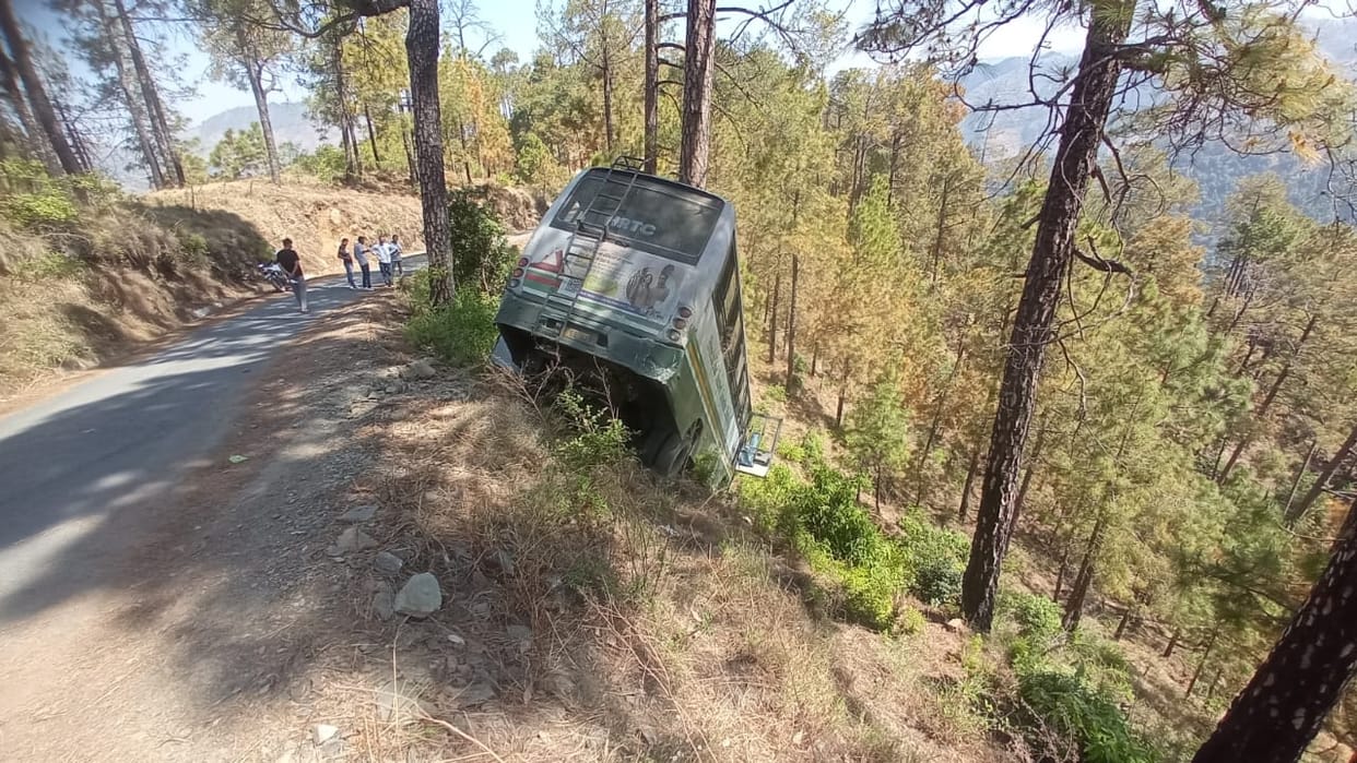 HRTC bus accident near Summer Hill Shimla Himachal Pradesh