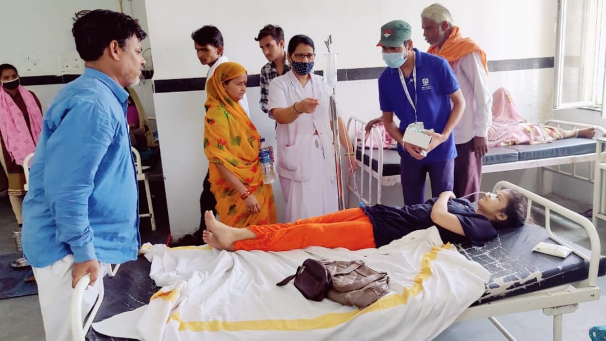 Chhatarpur: Student's health deteriorated after drinking expired medicine, admitted to district hospital