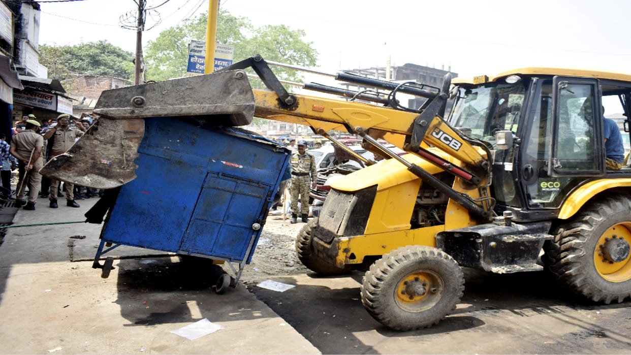Bulldozer on encroachment in Gorakhpur