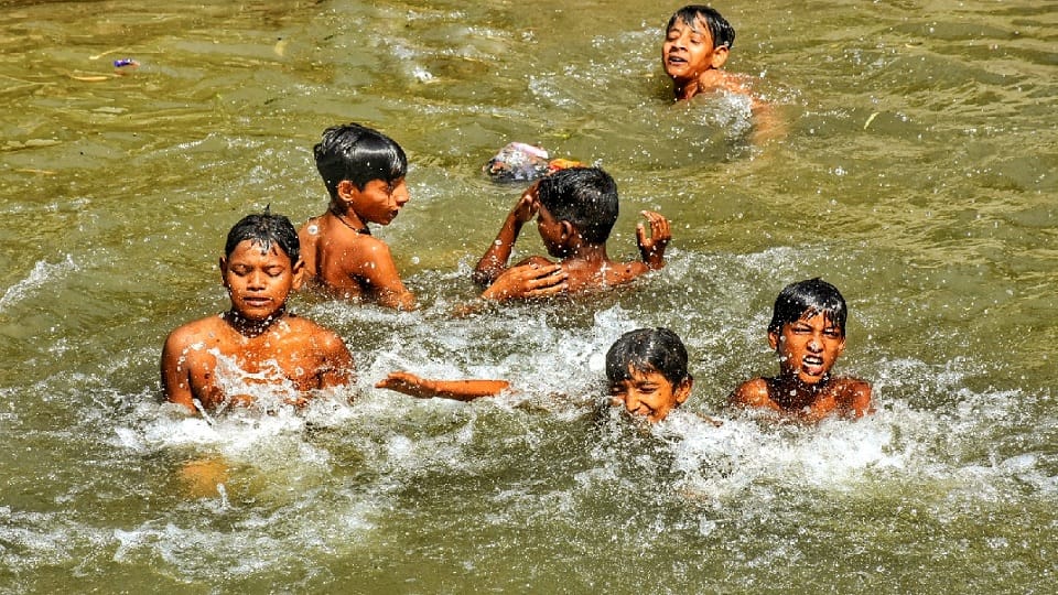 people in delhi reaching hospitals with complaints like bp nervousness weakness dizziness due to heat