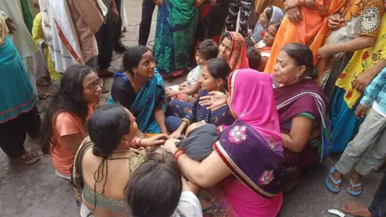 Innocent dies due to burn in shop at Gorakhpur