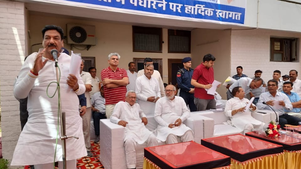 Haryana Power Minister Ranjit Singh made verbal attack on Congress state President Kumari Selja