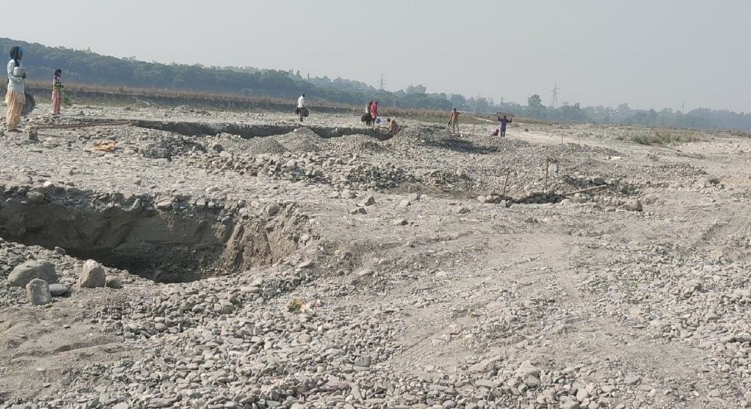 Forest department's raid caused stampede in Yamuna, vehicles ran in Himachal border