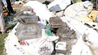 Kesco electricity meters found at Kabadi, fake meters gang is suspected