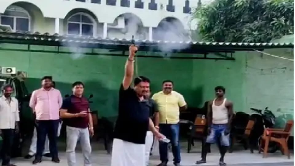 Khagaria: Firing on the victory of Congress candidate, Chand Yadav said in the video - Lungi nay aan chahiye