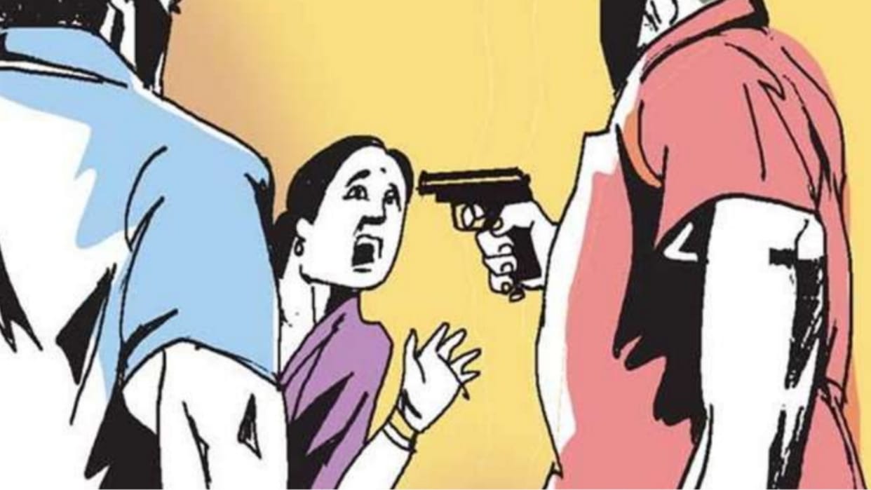 Loot in talgaon area in Sitapur.