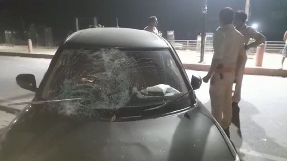 car tramples on female pilgrims three injured in Vrindavan Mathura