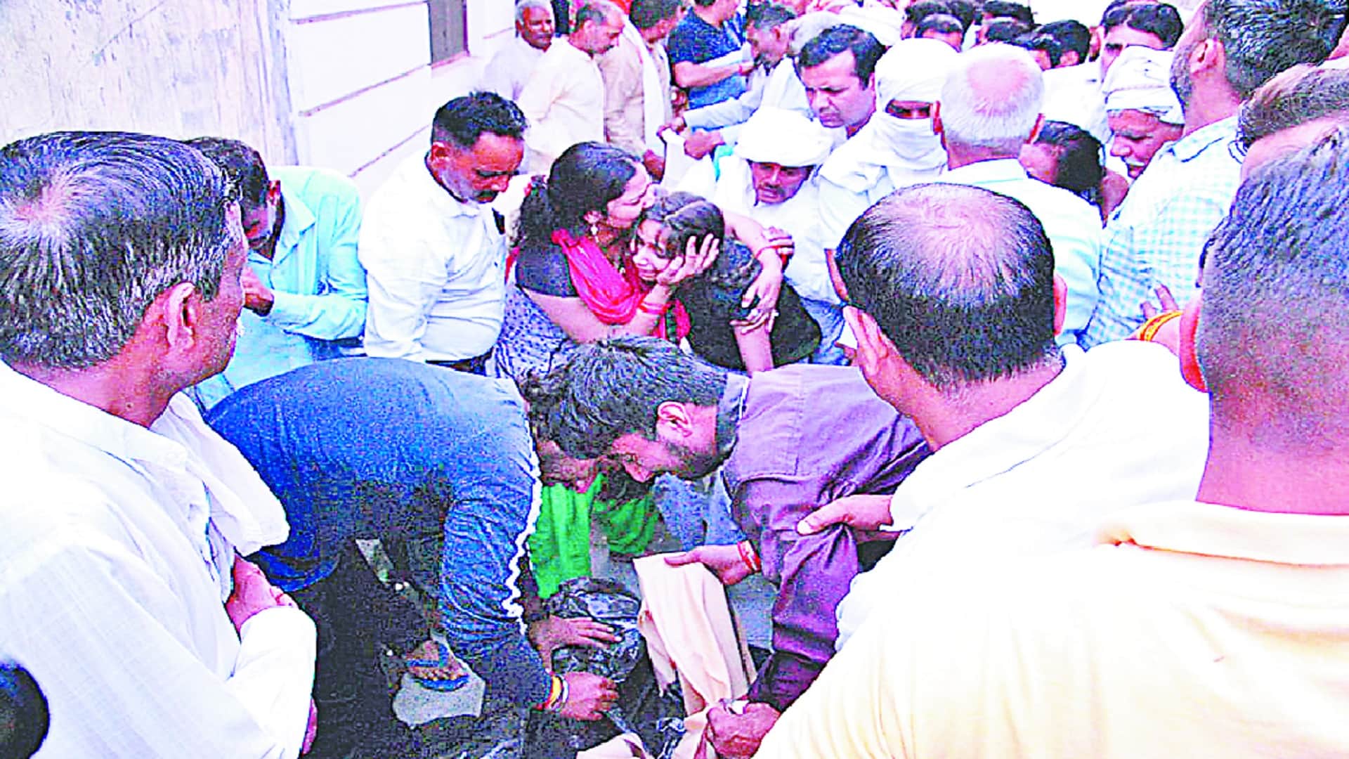 Shamli double murder case: Seeing dead body of father and son, family members kept crying last rites were performed in gloomy atmosphere