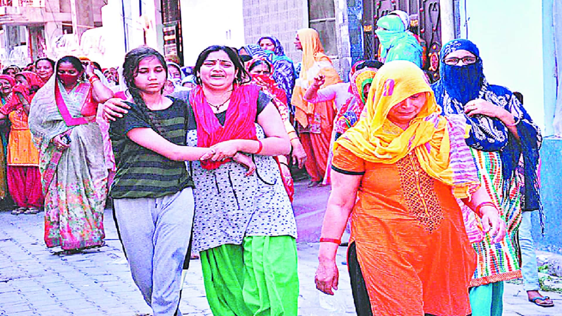 Shamli double murder case: Seeing dead body of father and son, family members kept crying last rites were performed in gloomy atmosphere