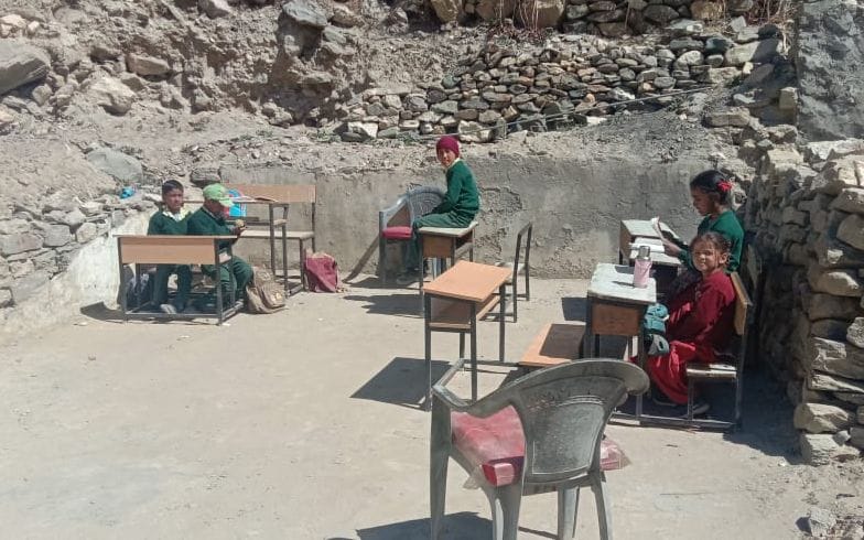 What kind of improvement is this in the field of education, children are studying outside in the hot sun