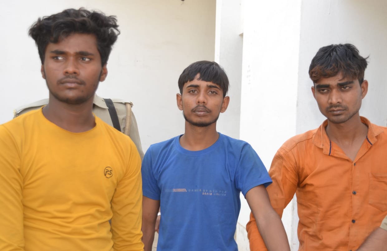 Used to rob to fulfill girlfriend's hobbies, 15 mobiles stolen from three miscreants recovered