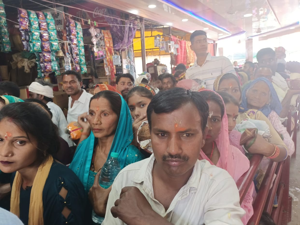 Devotees visit Maa Shakambhari on Saptami
