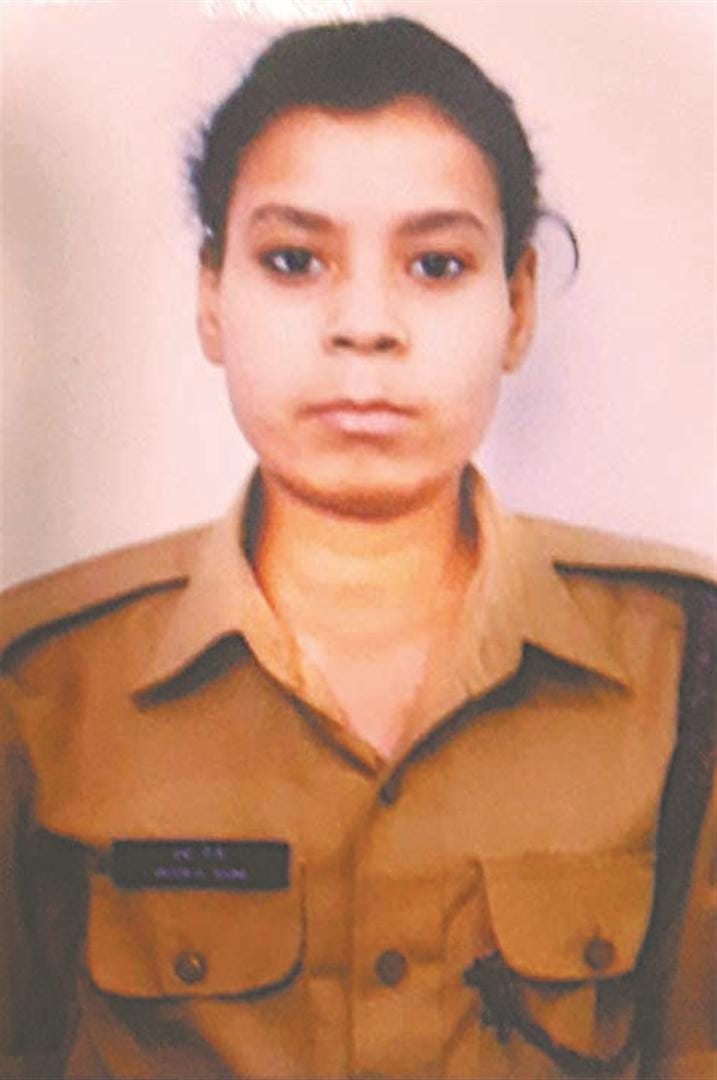 Got cheated in love, girl student hanged herself at home