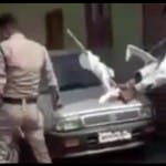 पुलिस जवान को डंडों से पीटता युवक
