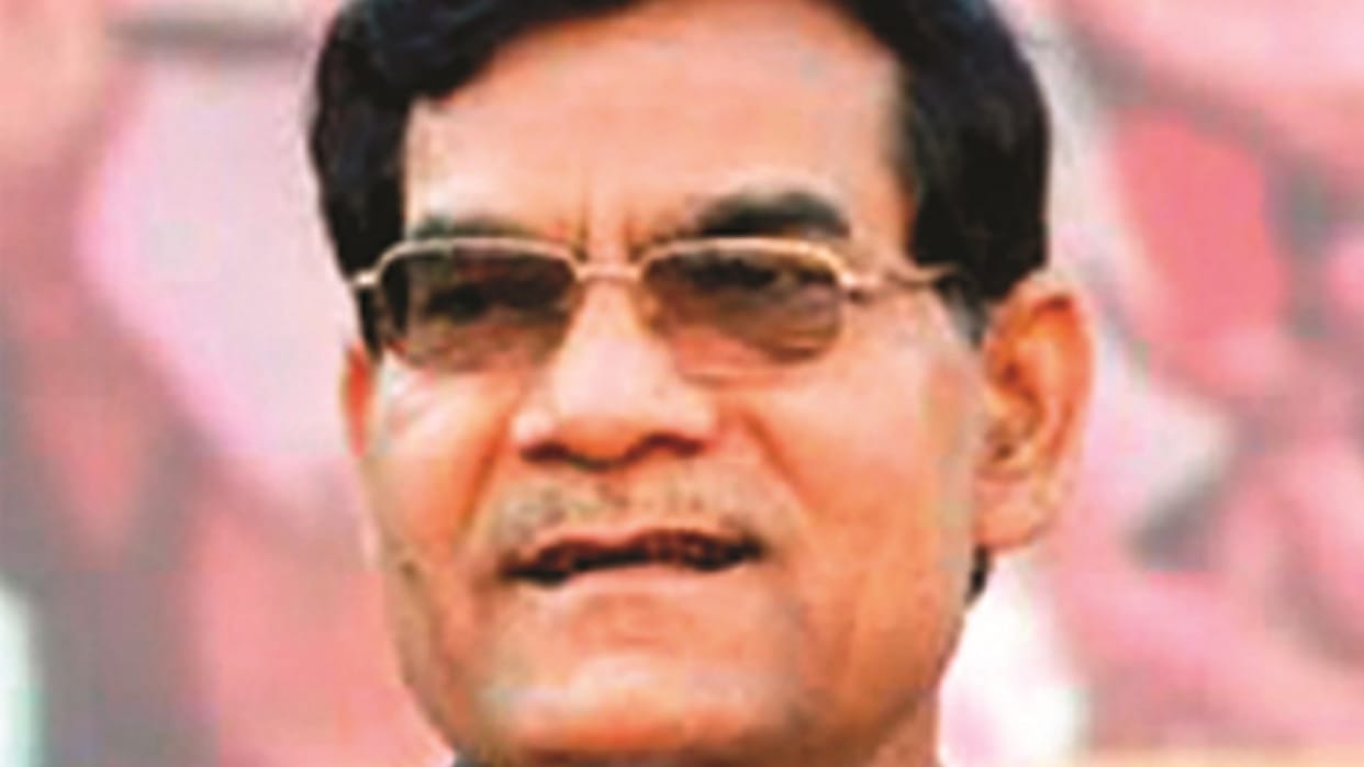 energy minister ak sharma says officers should on their mobile for all 24 hours.