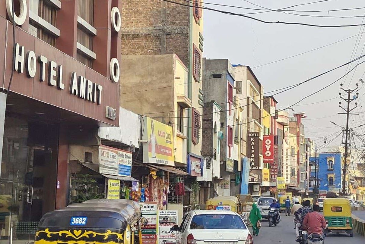 Madhya Pradesh: The resolution of the Chief Minister will be realized in Ujjain, the names of hotels and restaurants will be written in Hindi, agreed in the meeting with the administration