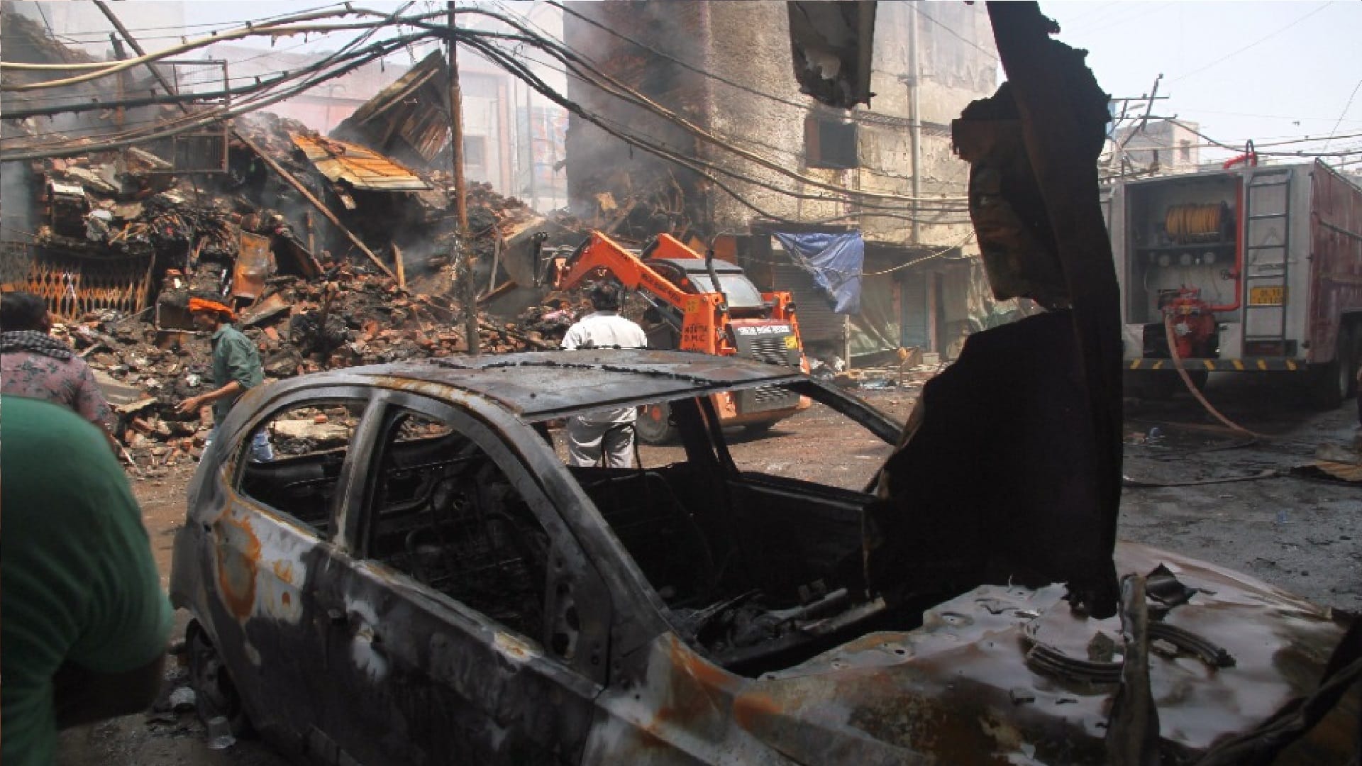 azad market fire People going for Namaz after Sehri helped to control fire