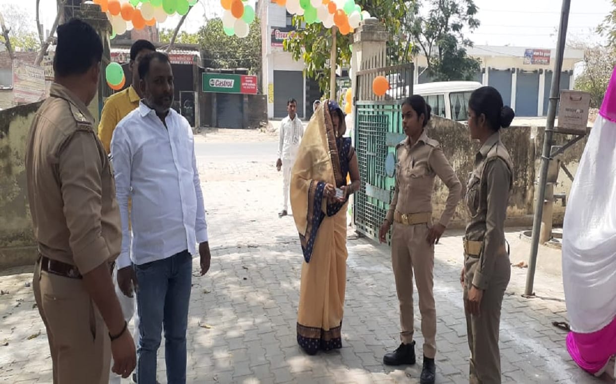 UP MLC ELection 2022 Azamgarh Mau Voting continues in 24 booths  reputation of two veteran leaders at stake